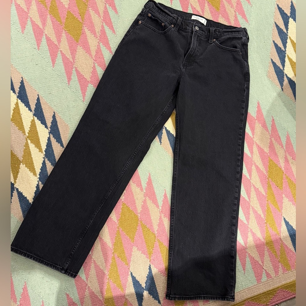 Abercrombie jeans in the style baggy. Great piece!